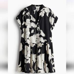 H&M Black & White Floral Short Sleeve V-Neck Dress XL